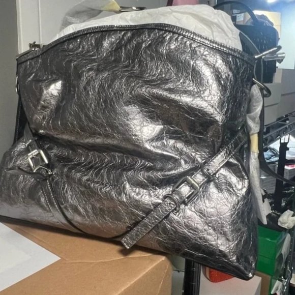 Givenchy Medium Voyou Bag in Laminated Leather - Picture 5 of 6